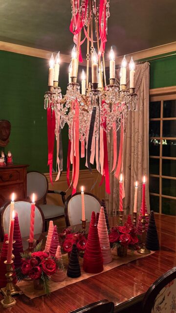 Happy New Year’s Eve✨Festive details, great energy, and an after party done right. From holiday sparkle to espresso martinis, this is how you keep the celebration going!

planning + catering @emma.hull98 @afehouston
floral @arteandesign 
rentals @goodierentals @swiftevents @brighteventrentals 
video @socialbridesply 
linens @bbjlatavola